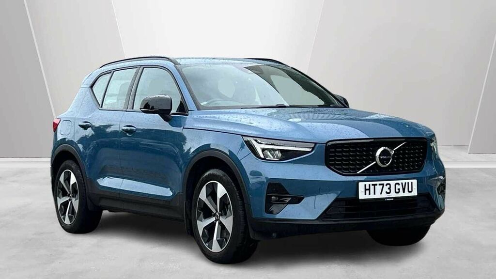 Volvo XC40 2.0 Plus, B3 Mild Hybrid, Dark Cameta, Pi 