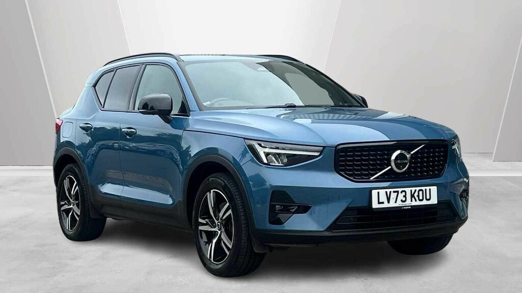 Volvo XC40 2.0 Plus, B4 Mild Hybrid, Dark Keyless, E Blue