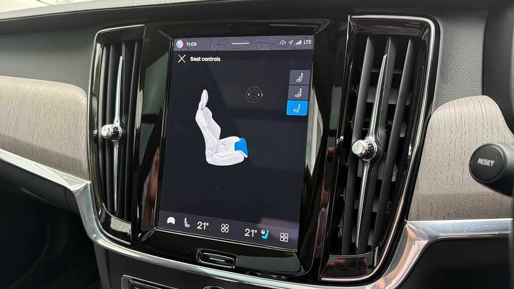 Volvo V90 Ultra T8 Awd Plug-in Hybrid Dark Blue #39