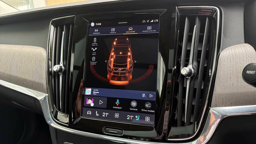 Volvo V90 Ultra T8 Awd Plug-in Hybrid Dark Blue #35