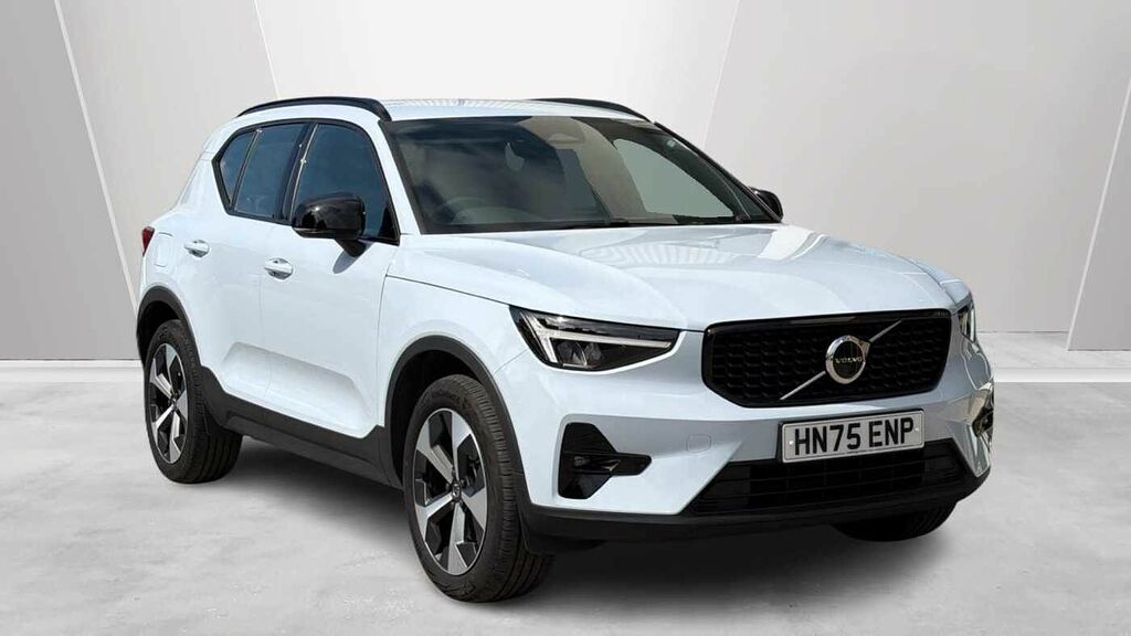Volvo XC40 2.0 Plus, B3 Mild Hybrid, Dark Camera, Pi