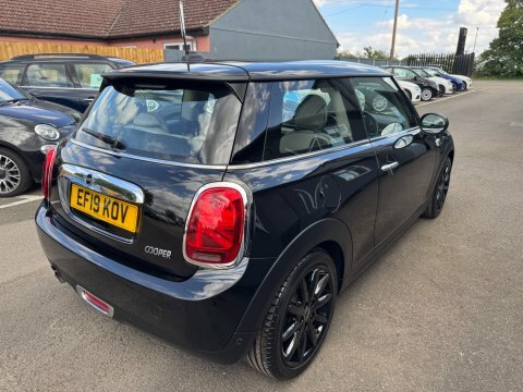 Mini Hatch Cooper Exclusive EF19KOV Black #2
