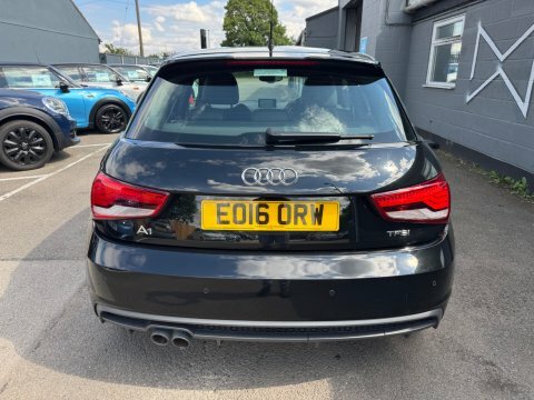 Audi A1 Sportback Tfsi S EO16ORW Black #4