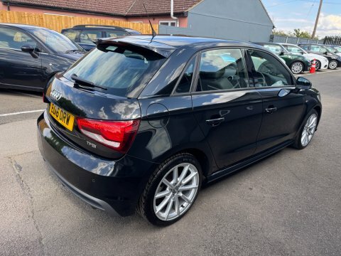 Audi A1 Sportback Tfsi S EO16ORW Black #2