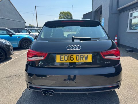 Audi A1 Sportback Tfsi S EO16ORW Black #4