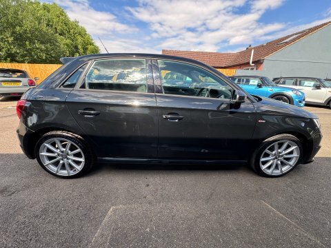 Audi A1 Sportback Tfsi S EO16ORW Black #5