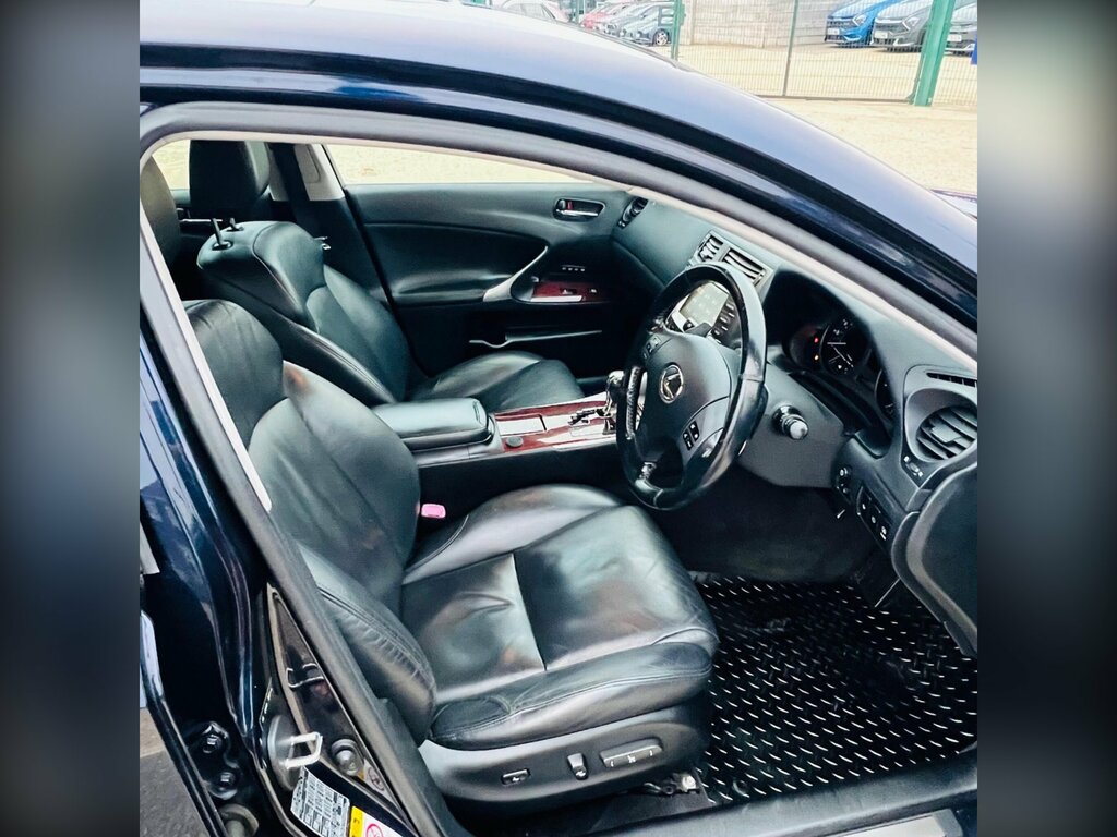 Lexus IS Se Silver #13