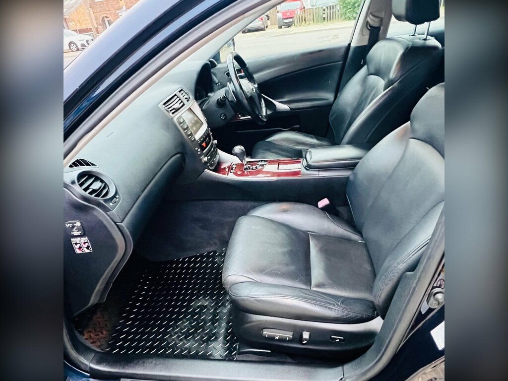 Lexus IS Se Silver #10