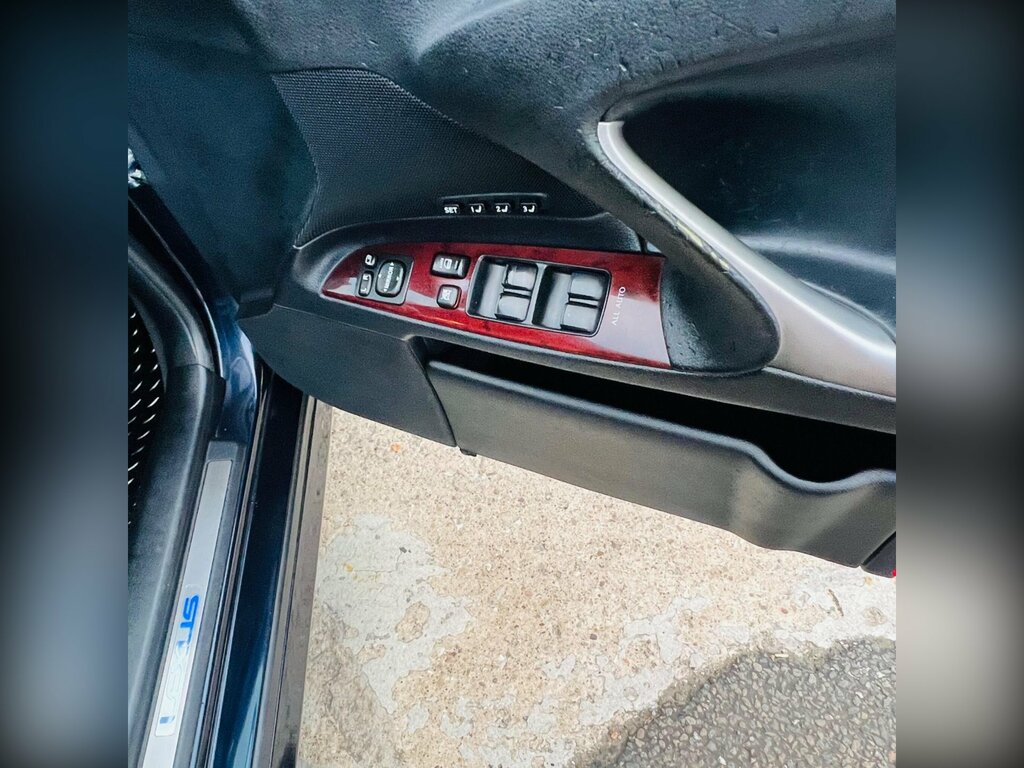 Lexus IS Se Silver #12