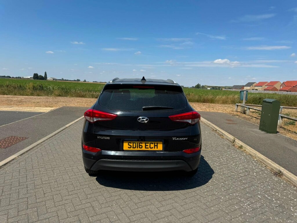 Hyundai Tucson 1.7 Crdi Blue Drive Premium Euro 6 Ss Black #4