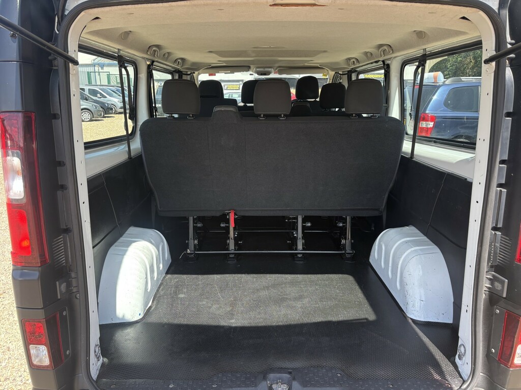 Vauxhall Vivaro Campervan 201818 Silver #7