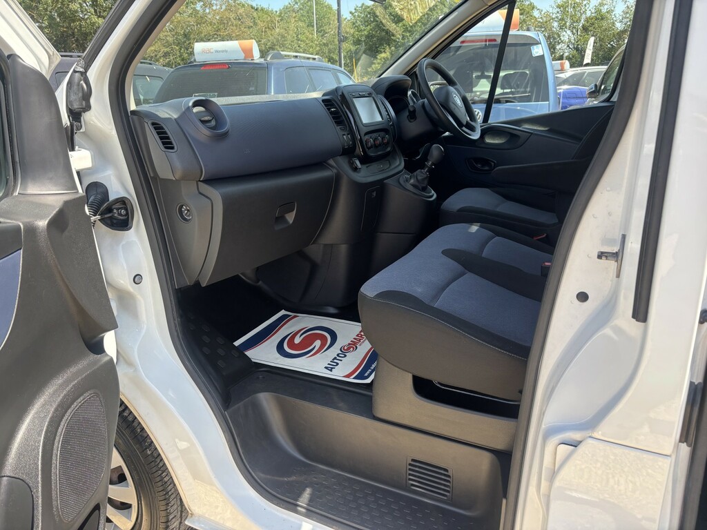 Vauxhall Vivaro Campervan 201818 Silver #10