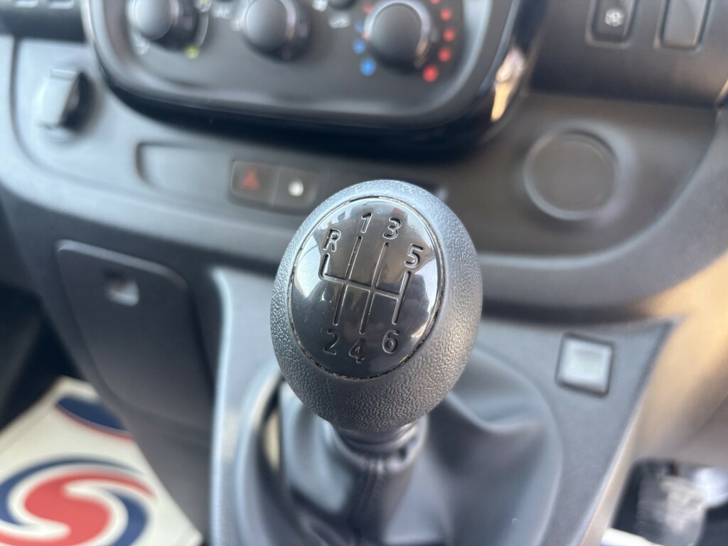 Vauxhall Vivaro Campervan 201818 Silver #16