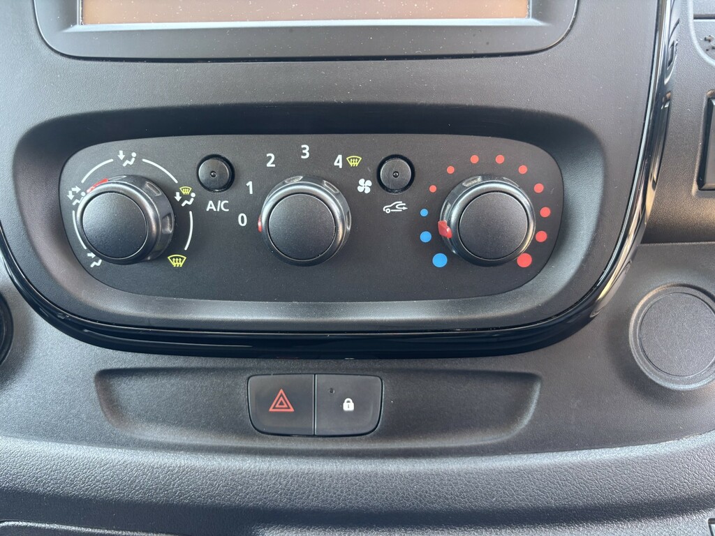 Vauxhall Vivaro Campervan 201818 Silver #14