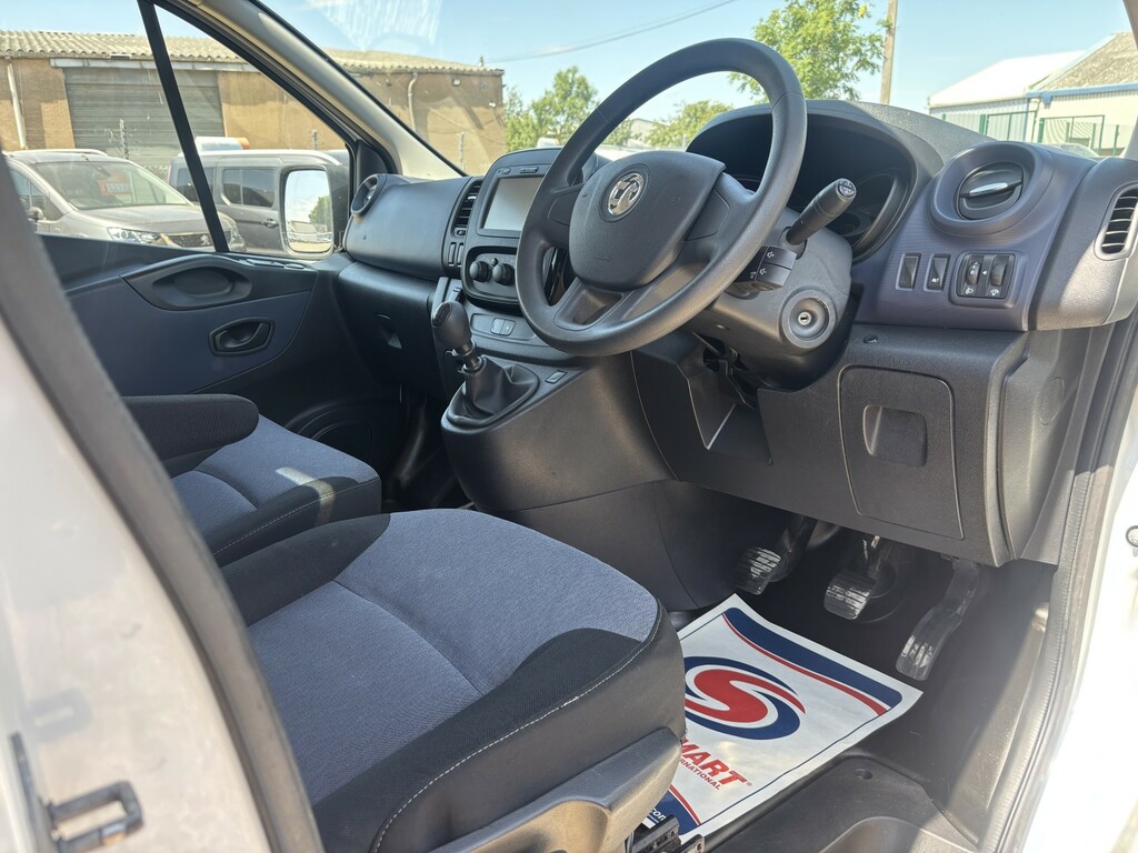 Vauxhall Vivaro Campervan 201818 Silver #12