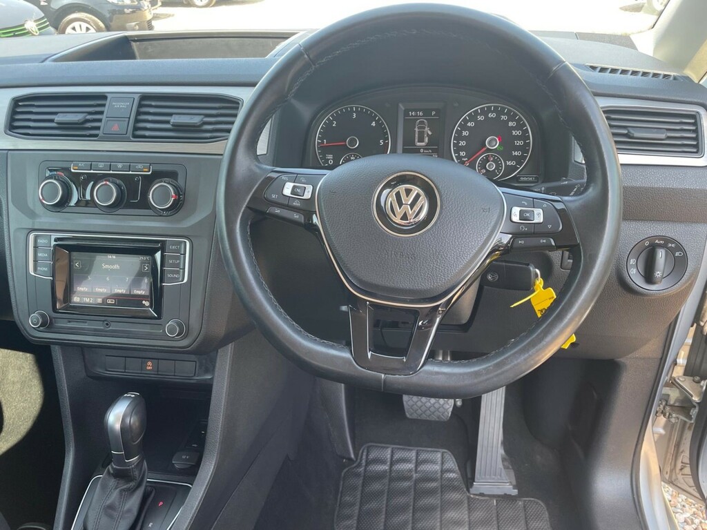 Volkswagen Caddy Maxi Life Tdi Dsg Red #10