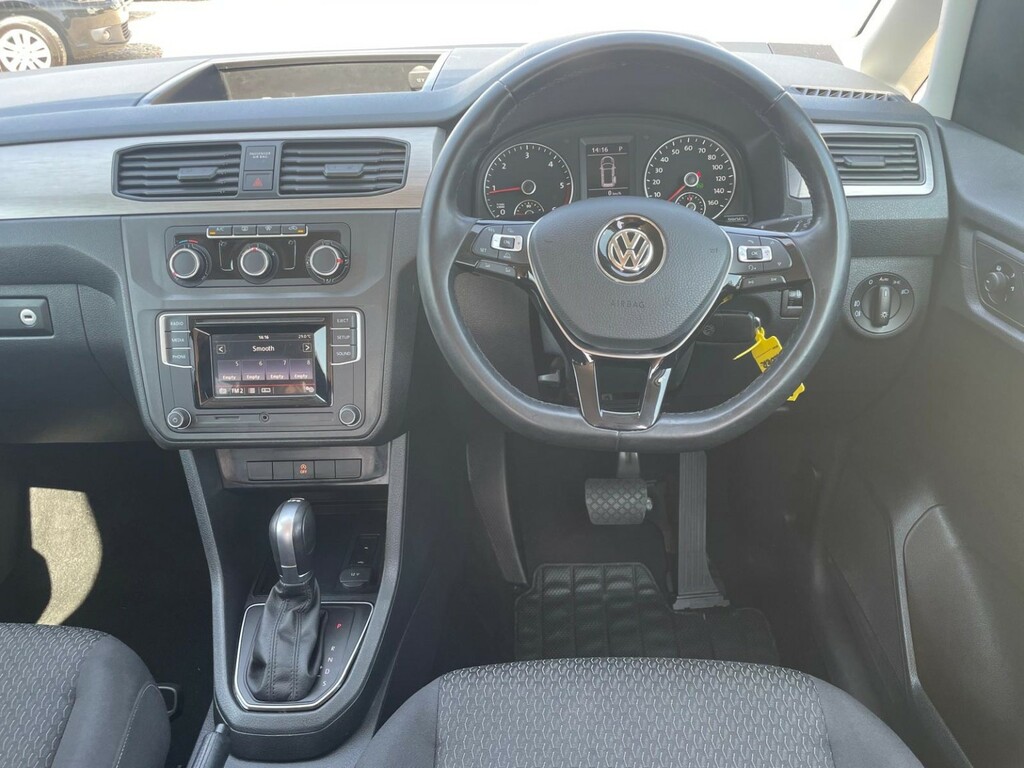 Volkswagen Caddy Maxi Life Tdi Dsg Red #9