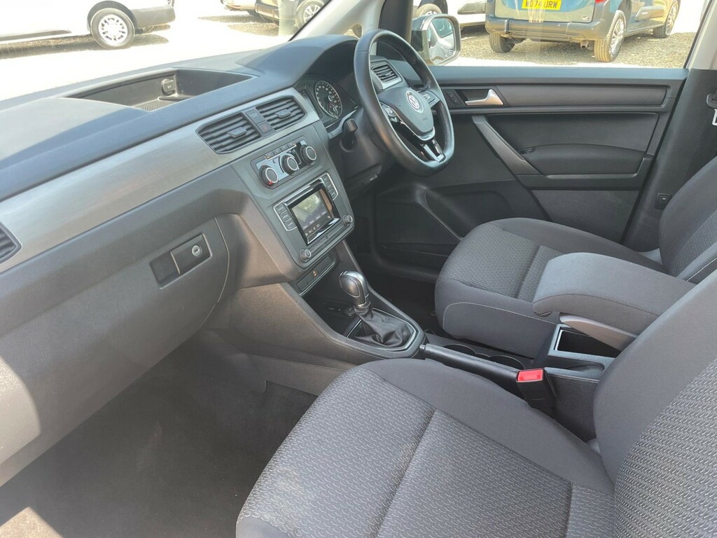 Volkswagen Caddy Maxi Life Tdi Dsg Red #7