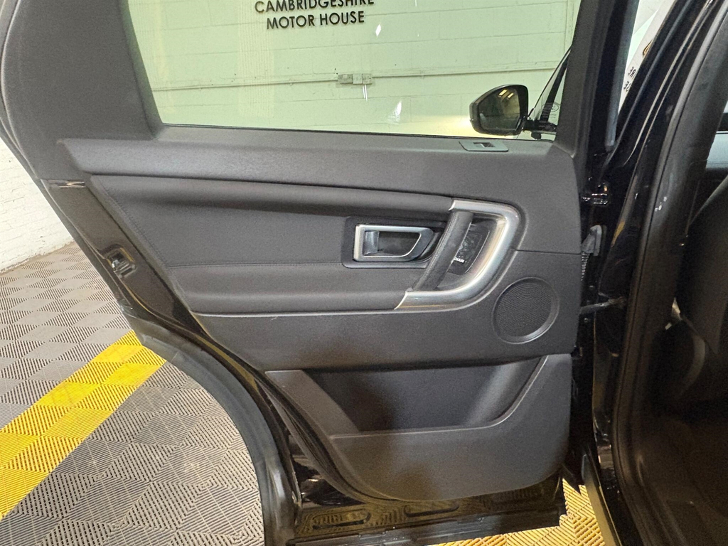 Land Rover Discovery Sport 2L Hse Black #47