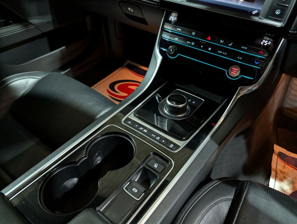 Jaguar XE 2017 2.0 R-sport 178 Bhp Blue #7