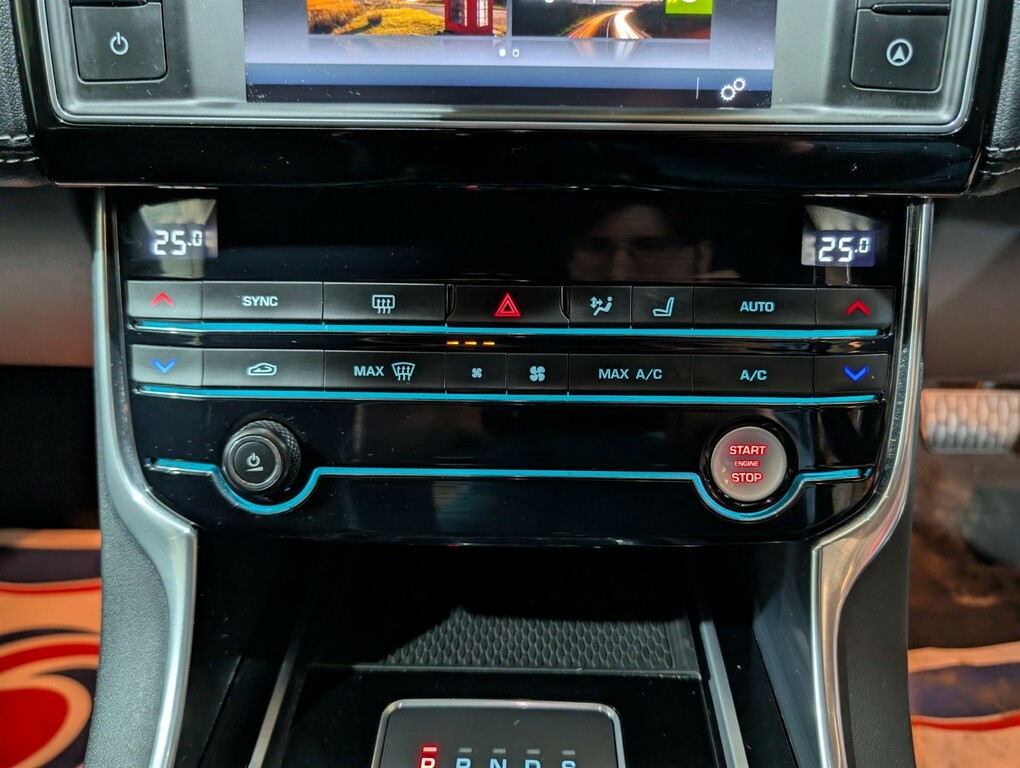 Jaguar XE 2017 2.0 R-sport 178 Bhp Blue #20