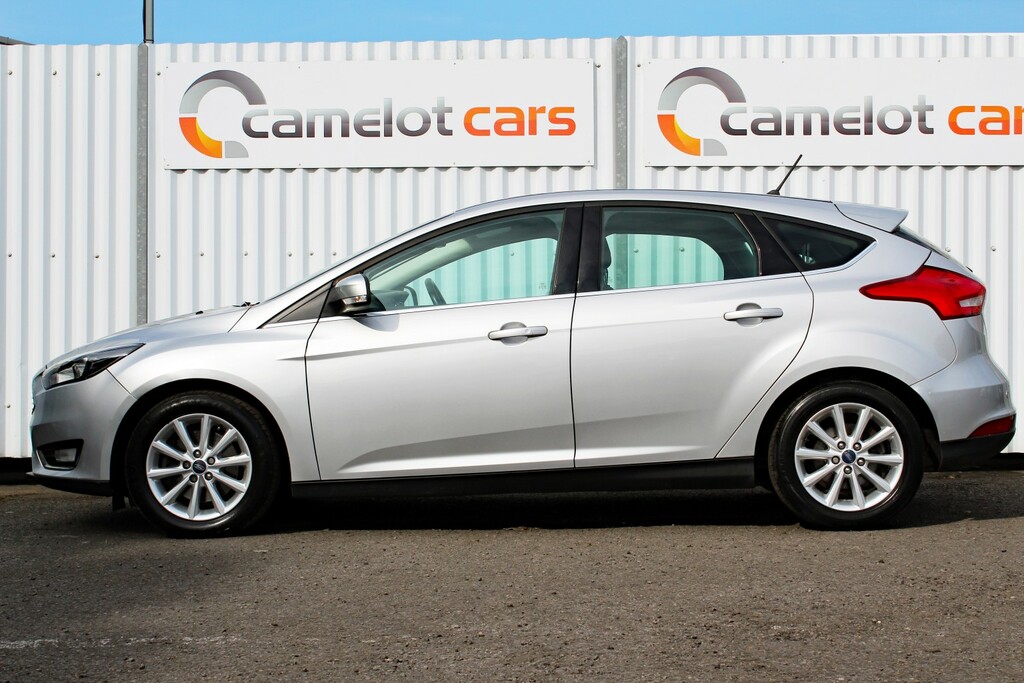 Ford Focus Hatchback 1.5 T Ecoboost Titanium 2017 AE67VTZ Silver #4