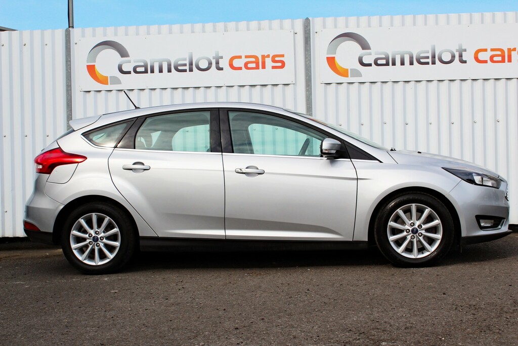 Ford Focus Hatchback 1.5 T Ecoboost Titanium 2017 AE67VTZ Silver #5