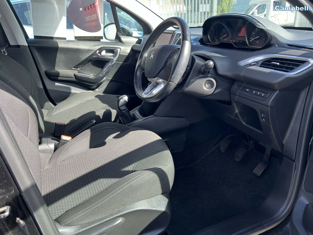 Peugeot 208 Hatchback 1.2 Puretech Allure 2017 Black #5