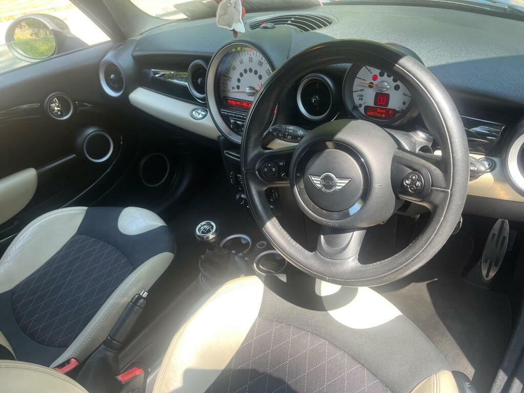 Mini Convertible Cooper White #7