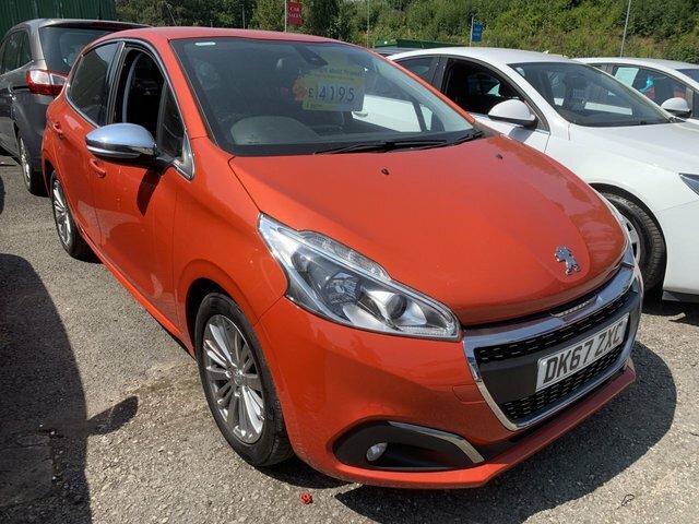 Peugeot 208 1.2 Puretech Allure Hatchback Eu Orange