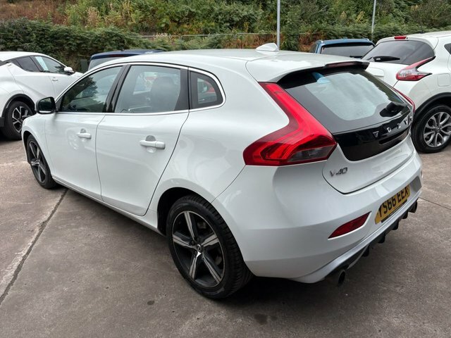 Volvo V40 2.0 T2 R-design Hatchback Euro 6 White #4