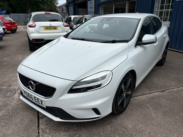Volvo V40 2.0 T2 R-design Hatchback Euro 6 White #3