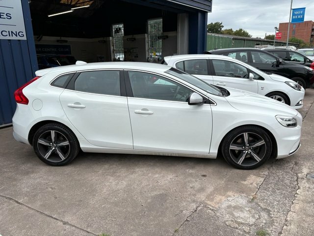 Volvo V40 2.0 D2 R-design Nav 118 Bhp White #7