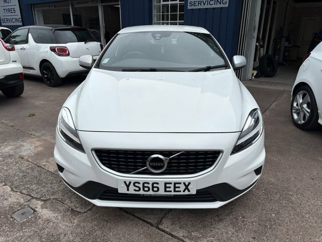 Volvo V40 2.0 T2 R-design Hatchback Euro 6 White #2