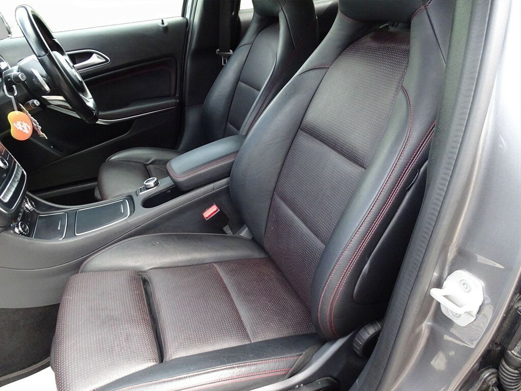 Mercedes-Benz GLA Class 1.6 Gla200 Sport Executive 7G-dct Euro 6 Ss 5 Black #19