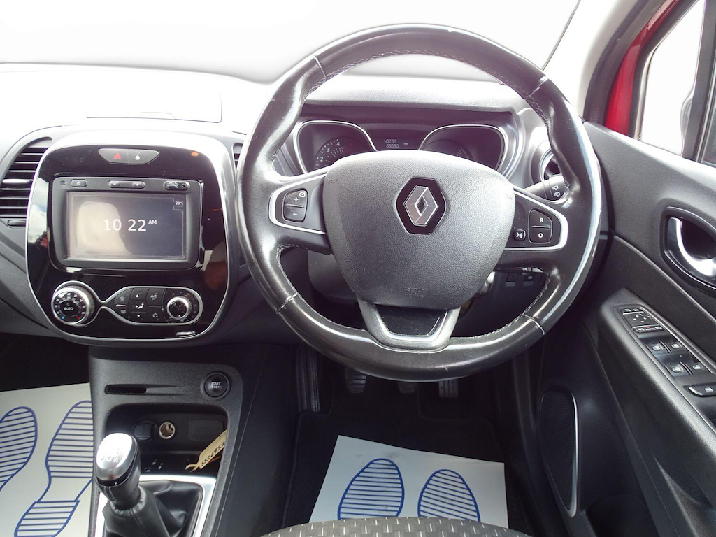 Renault Captur Suv Red #3