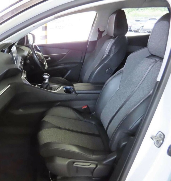 Peugeot 3008 1.2 Puretech Allure Euro 6 Ss White #2