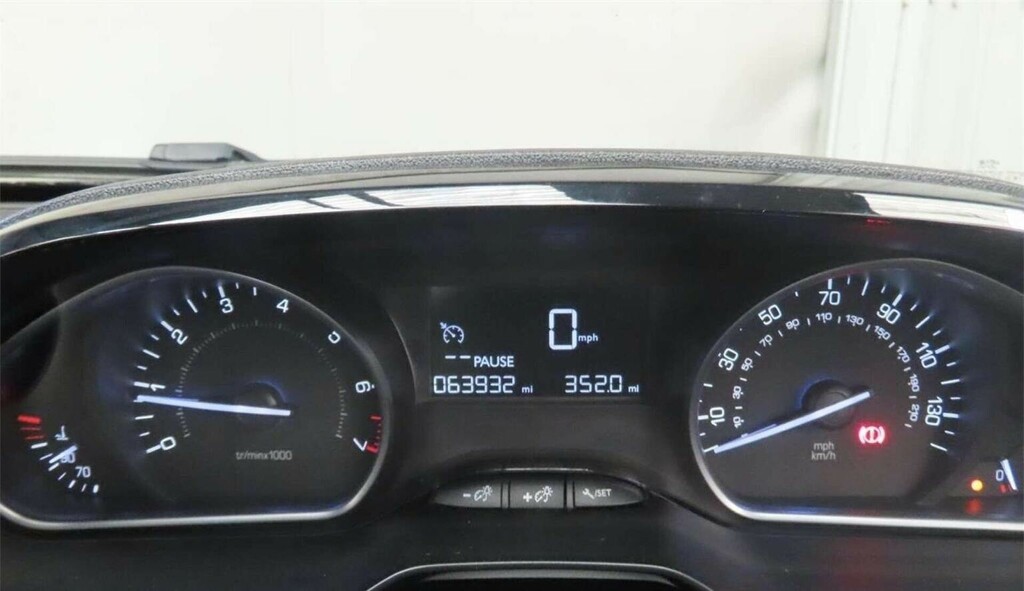 Peugeot 2008 1.2 Puretech Active Euro 6 Grey #3