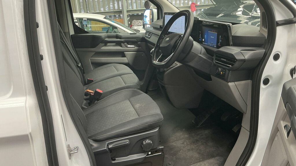 Ford Transit Custom 2.0 300 Ecoblue Limited Panel Van Manua LC73AFM White #5