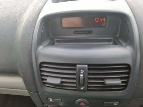 Renault Clio Authentique 8V 3-Door Silver #37