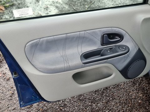 Renault Clio Authentique 8V 3-Door Silver #30