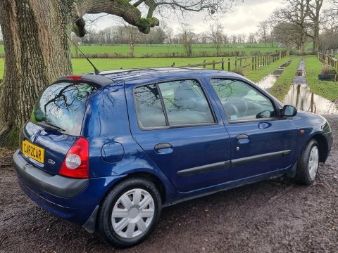 Renault Clio Authentique 8V 3-Door Silver #4