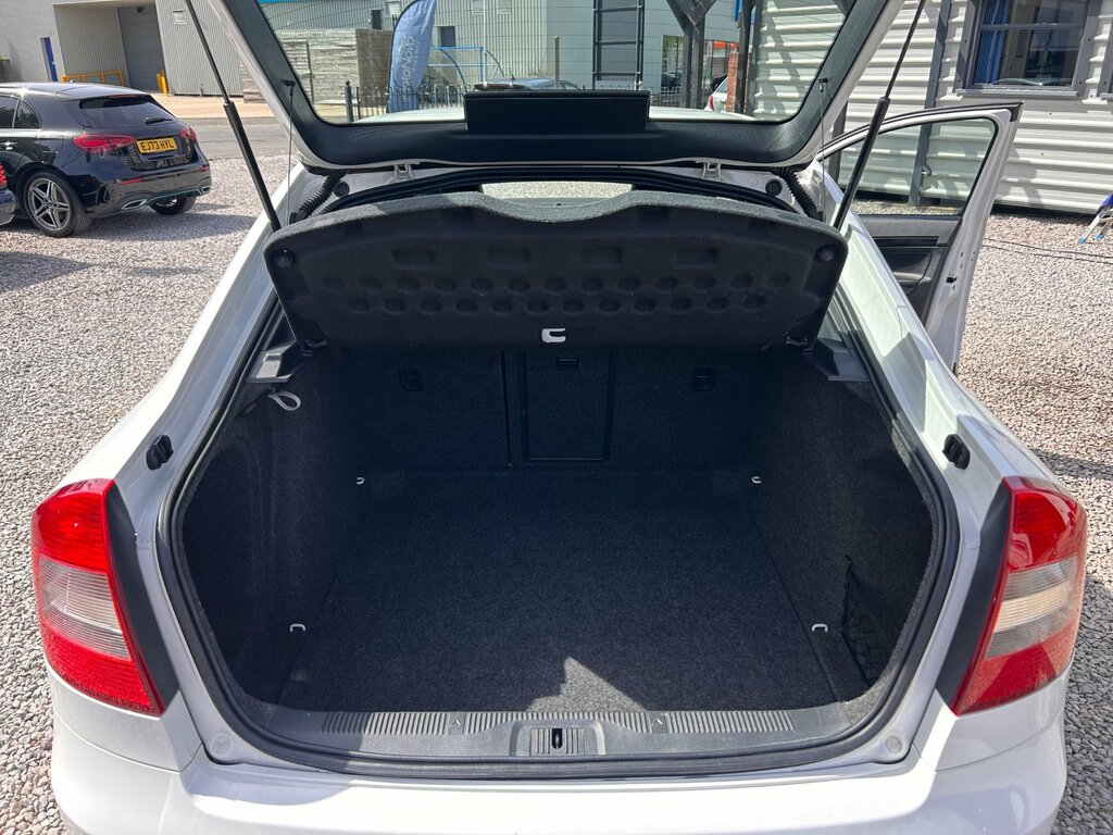 Skoda Octavia 1.6 Elegance Tdi Cr 104 Bhp Blue #21