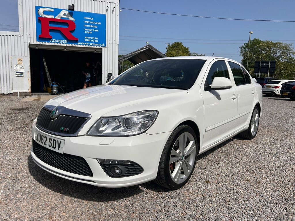 Skoda Octavia 2.0 Tfsi Vrs Limited Edition Hatchback White #3