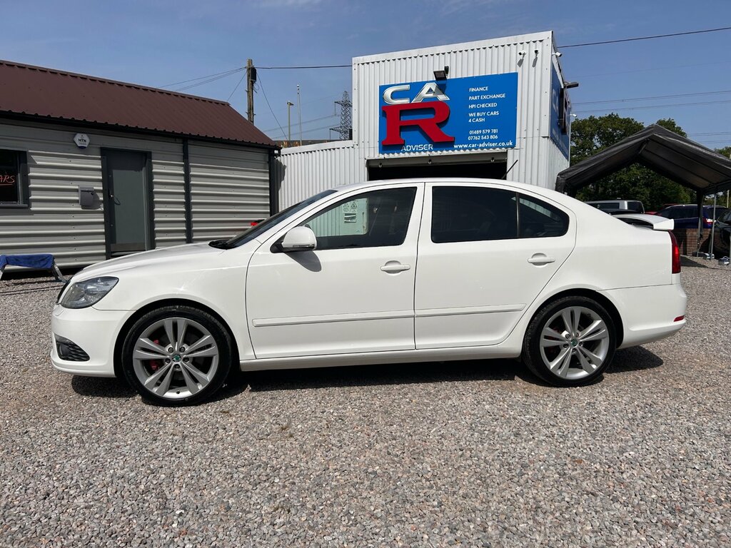 Skoda Octavia 2.0 Tfsi Vrs Limited Edition Hatchback White #4