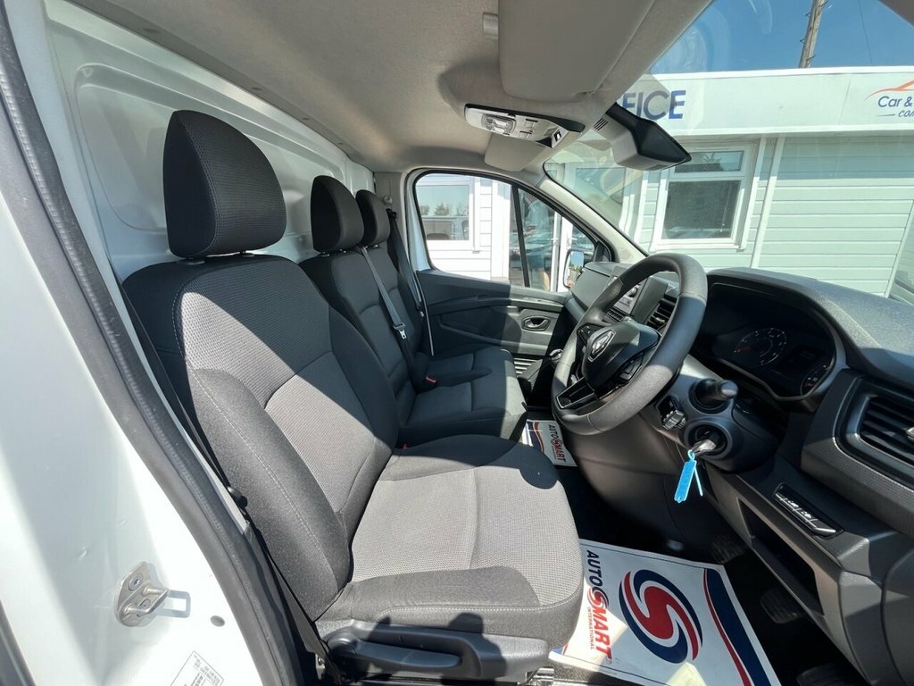 Renault Trafic 2L Start YA23NFC White #4