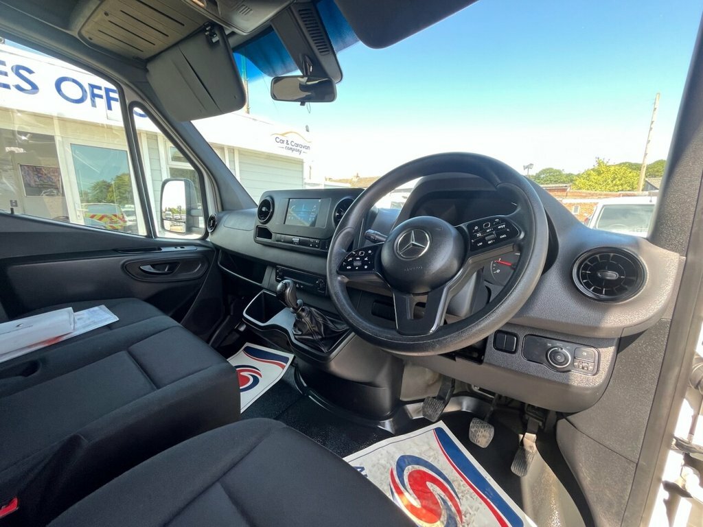 Mercedes-Benz Sprinter 2L Progressive KN72UKE White #3