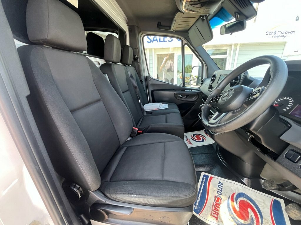 Mercedes-Benz Sprinter 2L Progressive KN72UKE White #4