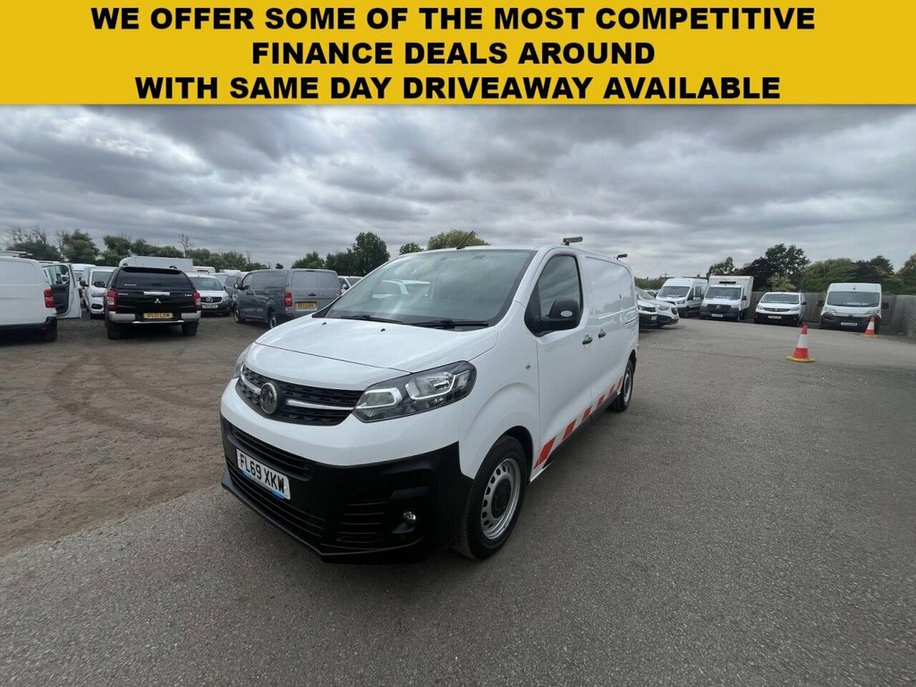 Vauxhall Vivaro 1.5L Edition White
