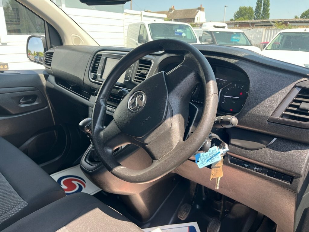 Vauxhall Vivaro 1.5L Prime 6Dr DS23KLO White #5